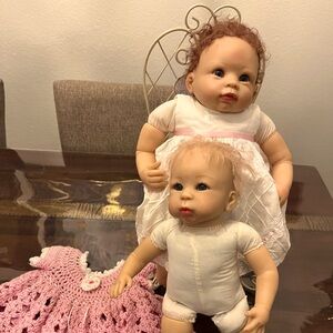 2 Realistic Baby Dolls by Linda Murray, Chair & Dress Bunfle